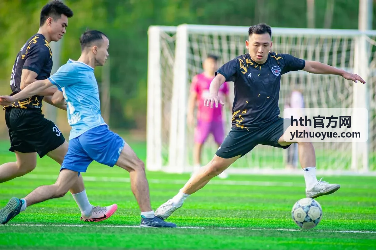 hth官方网 城市与工厂对照拍摄封面
